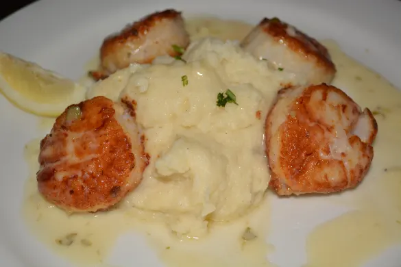 Sauteed Scallops w/ Caper Beurre Blanc Sauce & Garlic Mashed Potatoes Sauteed Scallops w/ Caper Beurre Blanc Sauce & Garlic Mashed Potatoes