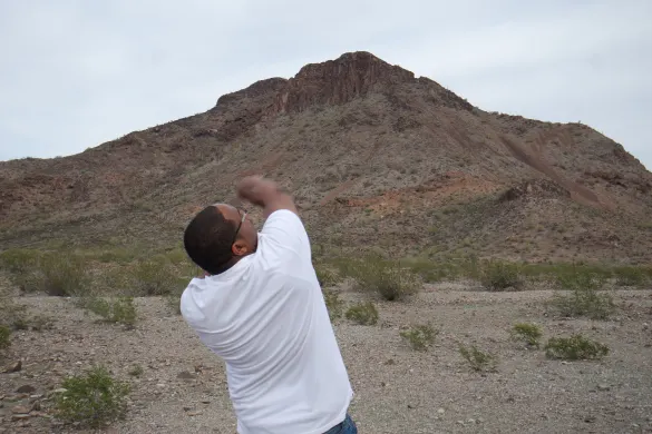Cue the Critic – I throw rocks, and skip stones! Cue the Critic - I throw rocks, and skip stones!
