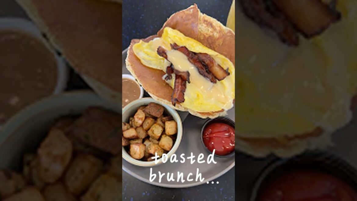 Video thumbnail for A quiet brunch at Toasted Brunch in Beavercreek